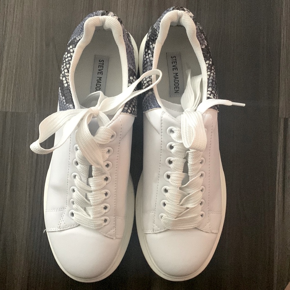 Steve Madden Men’s Frozen 2 Blue Snake Lace up Sneakers
